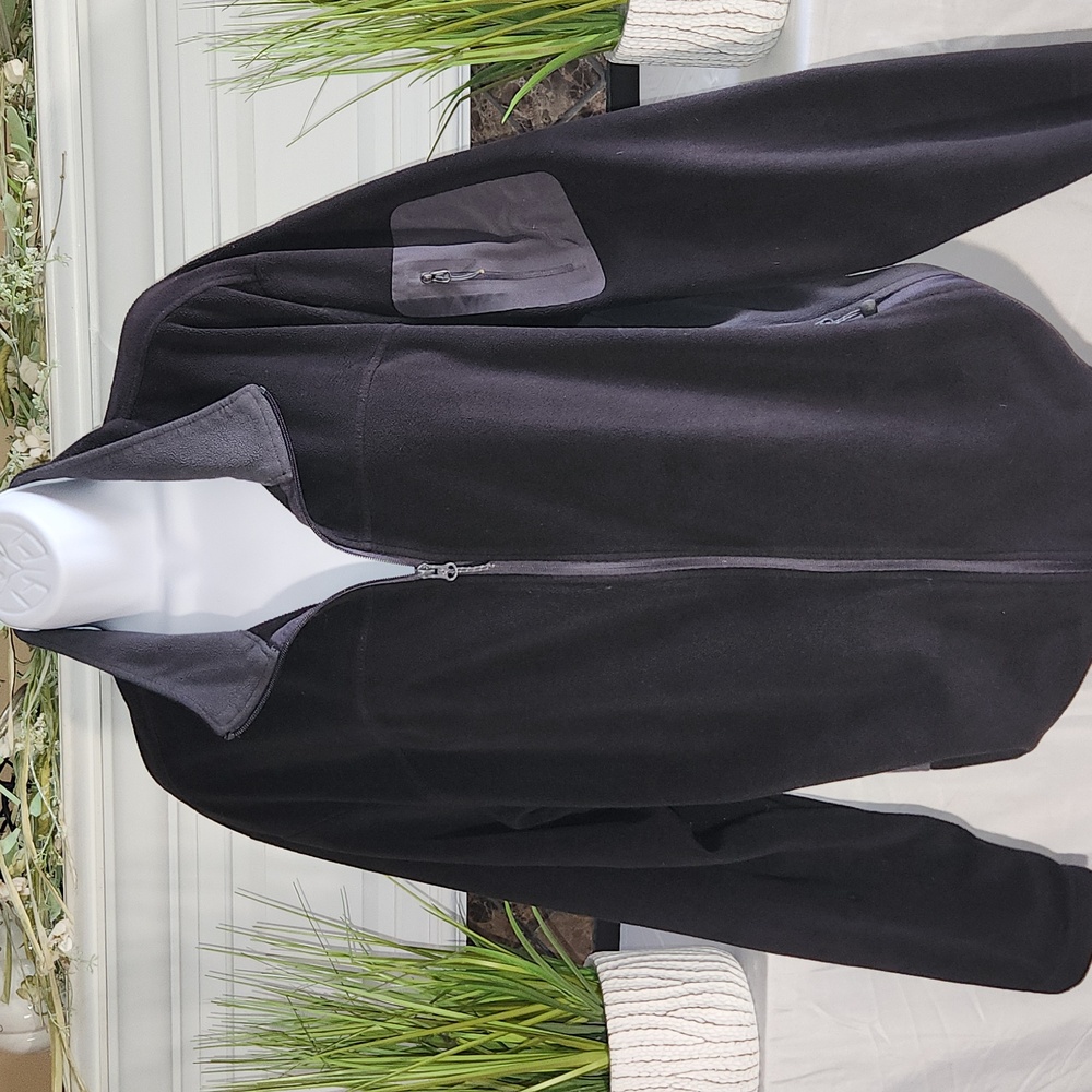 Black Full-Zip Fleece Jacket with Contrast Panels